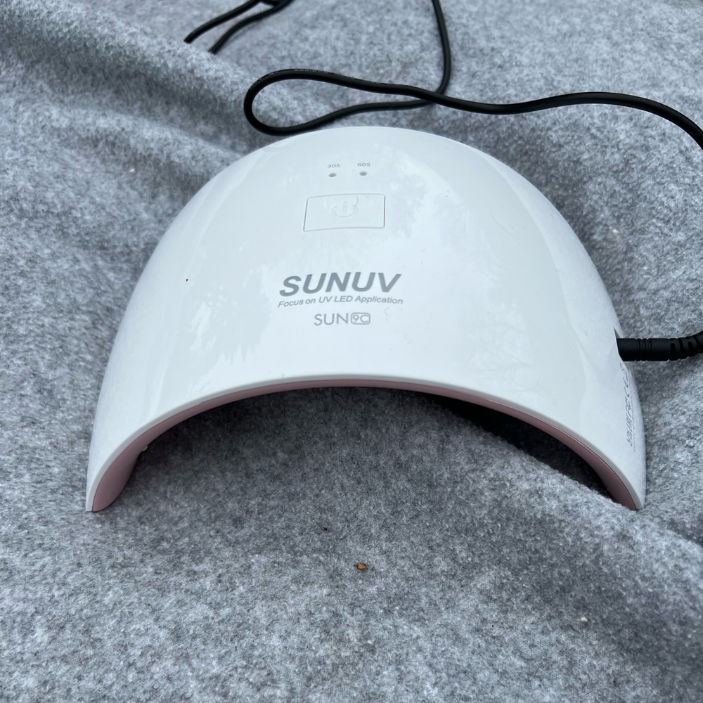 Portable nail dryer
